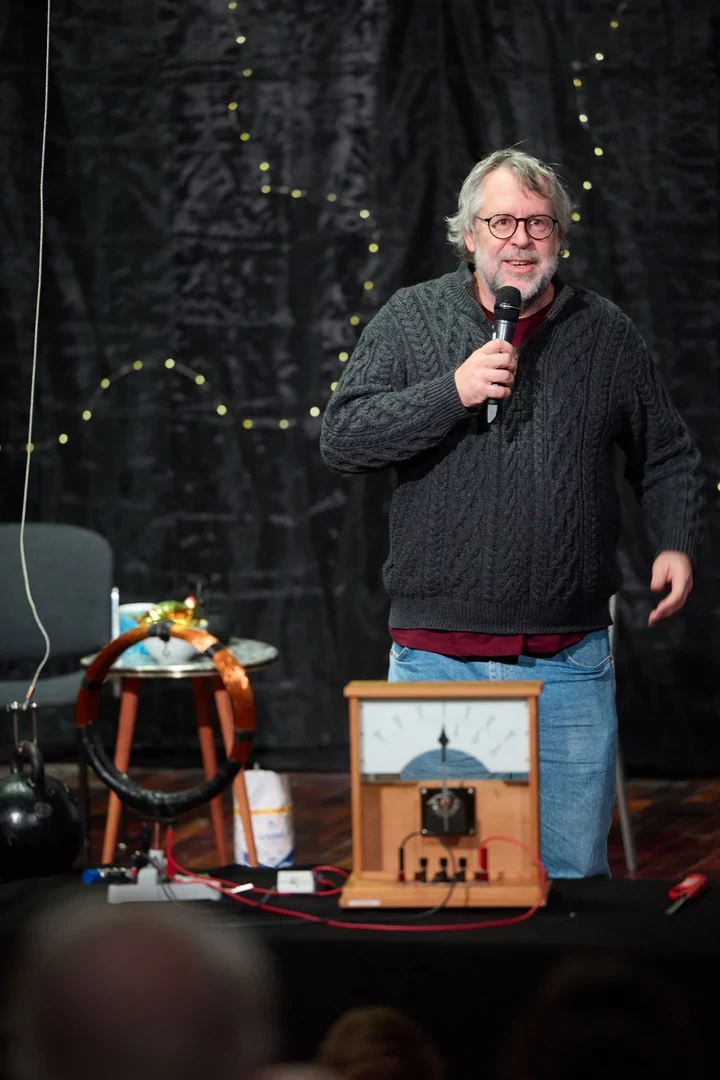 Prof. Herbert Dreiner - "Herbi" Dreiner begeistert seit über 20 Jahren mit der Physikshow