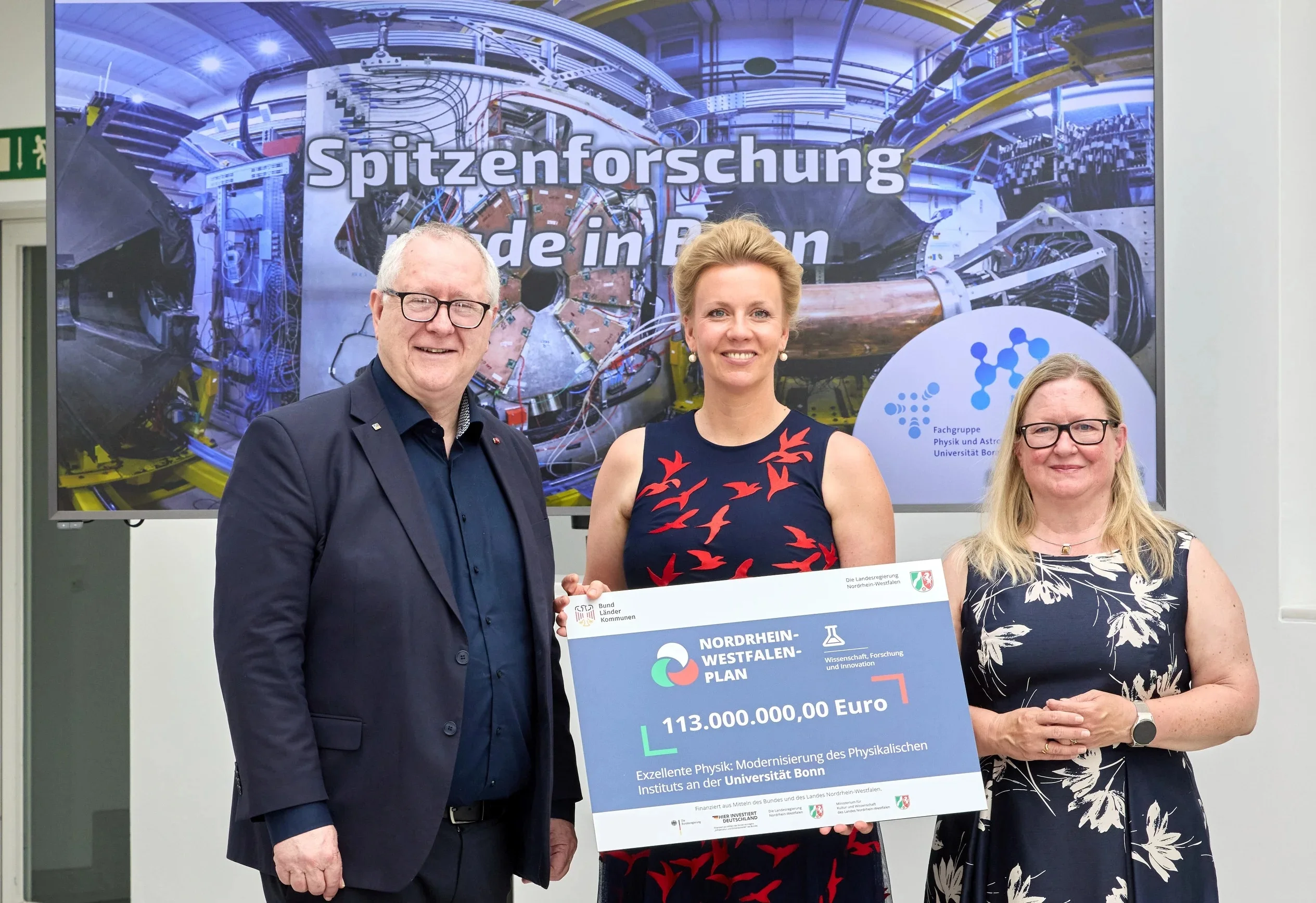 Land übergibt 113 Millionen Euro für Erneuerung des Physikalischen Instituts.