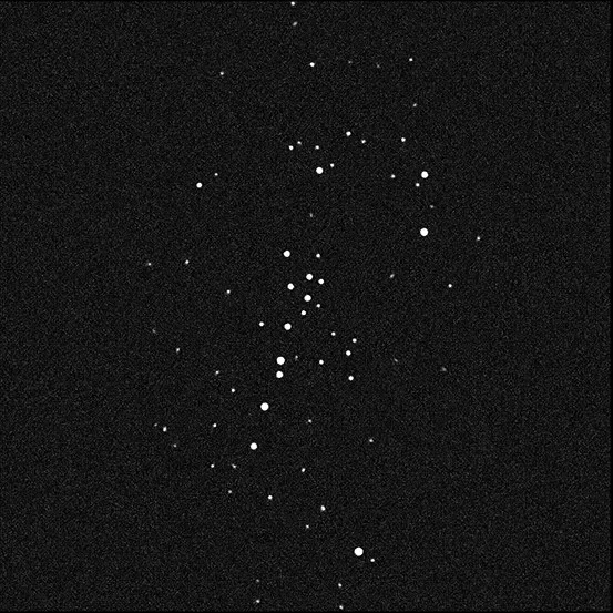 Ursa Major III/UNIONS 1 - ein uraltes, kompaktes Sternsystem mit etwa 60 Sternen, dessen ungewöhnlich hohe Geschwindigkeitsdispersion auf mehrere tausend Sonnenmassen versteckter Materie innerhalb des Sternhaufens hindeutet.