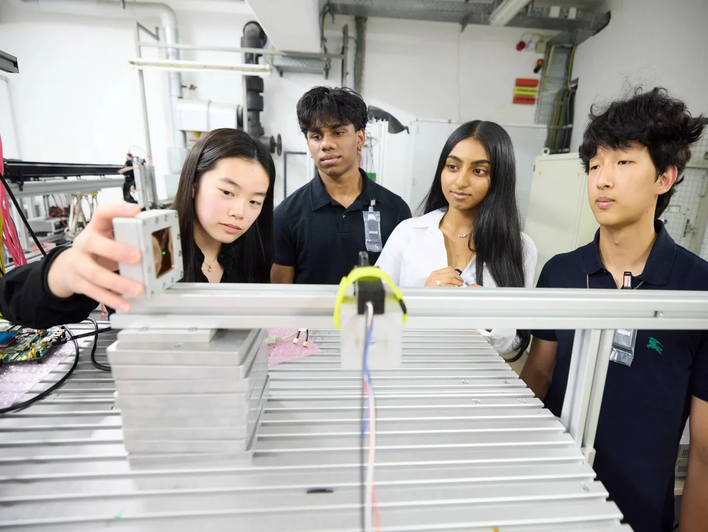 Team Xtreme beim Aufbau ihre Experiments