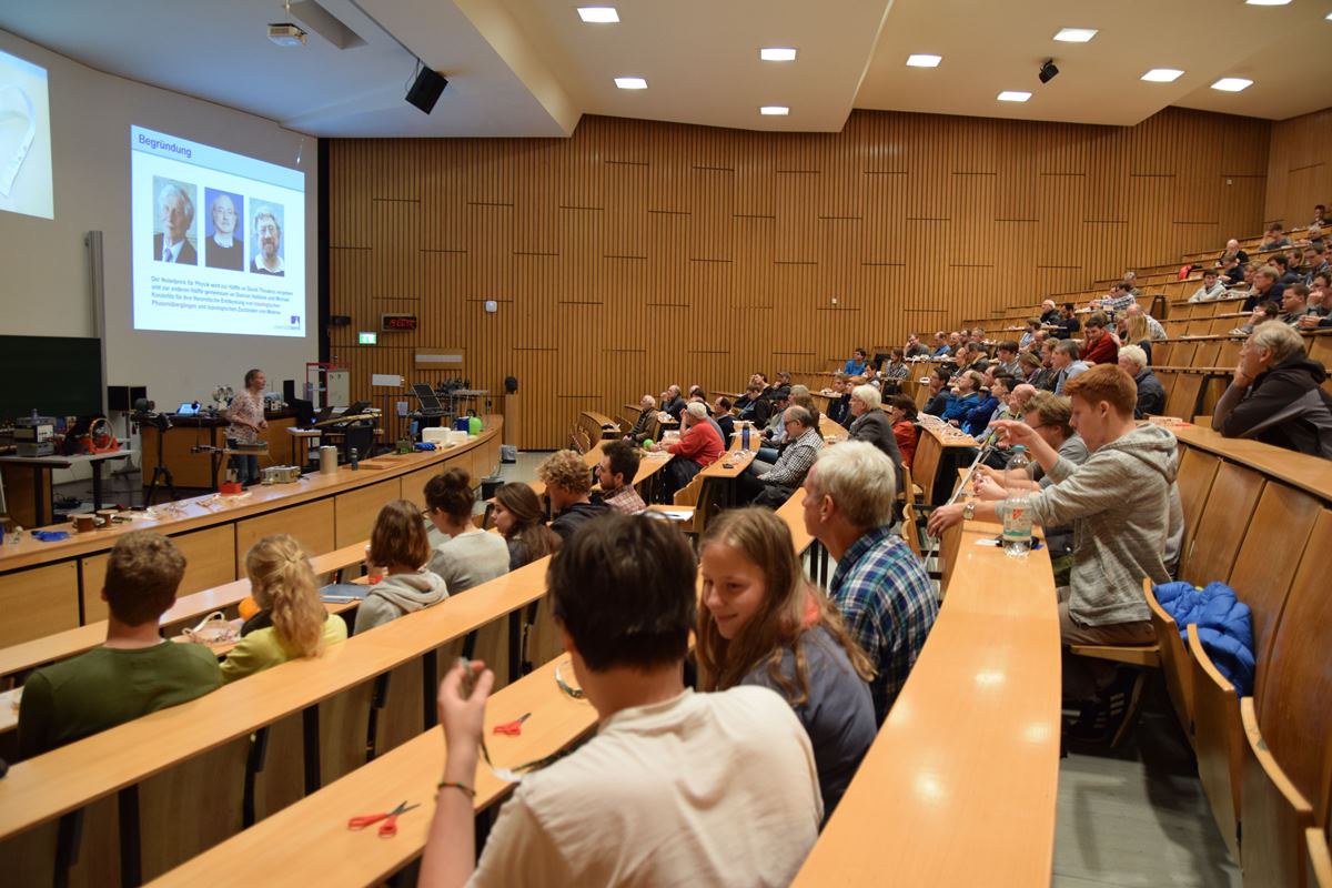 Zahlreiches Publikum  beim Vortrag zum Physik-Nobelpreis 2016