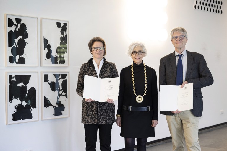 Ceremonial reception at the NRW Academy's annual ceremony (from left): - Prof. Dr. Catharina Stroppel, Academy President Prof. Julia B. Bolles-Wilson and Prof. Dr. Dieter Meschede.