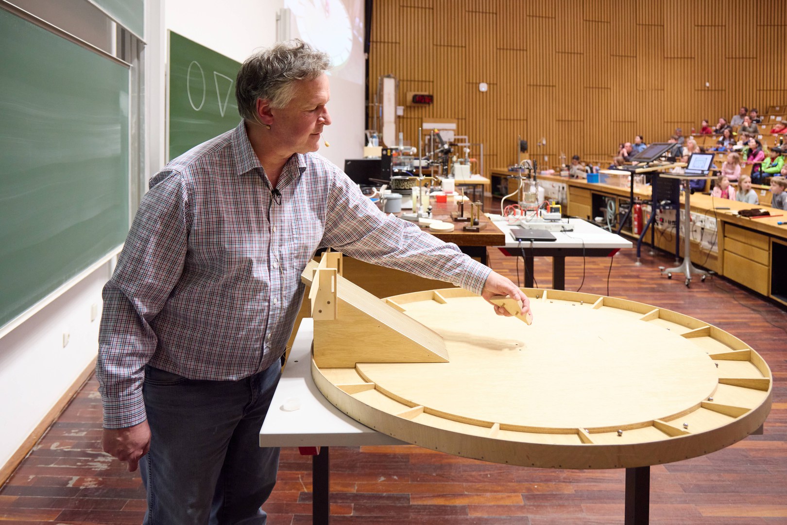 Prof. Desch positions a wooden body in the middle of a scattering board.
