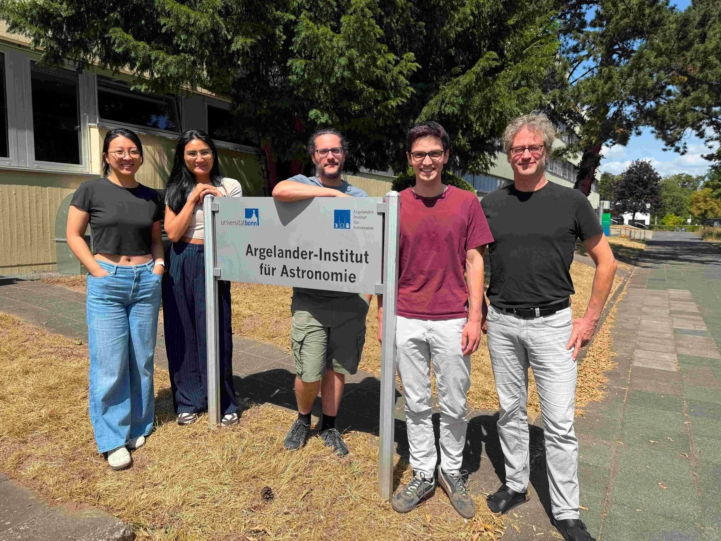 The team from the Argelander Institute for Astronomy at the University of Bonn who assessed and analyzed the images of galaxy cluster A3266 - (from left to right): Dr. Yuanyuan Zhao, Dr. Angie Veronica, Dr. Florian Pacaud, Jakob Dietl and Professor Thomas Reiprich.
