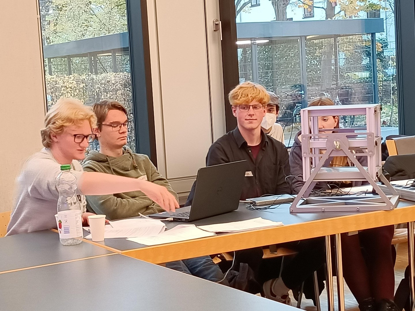Schüler*innen experimentieren beim International Cosmic Day 2022 an der Uni Bonn