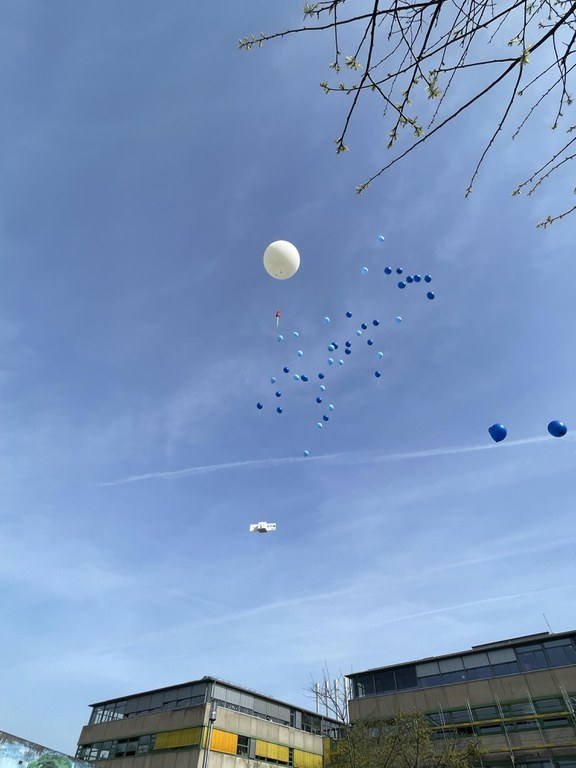 Launch together with 100 other blue helium balloons