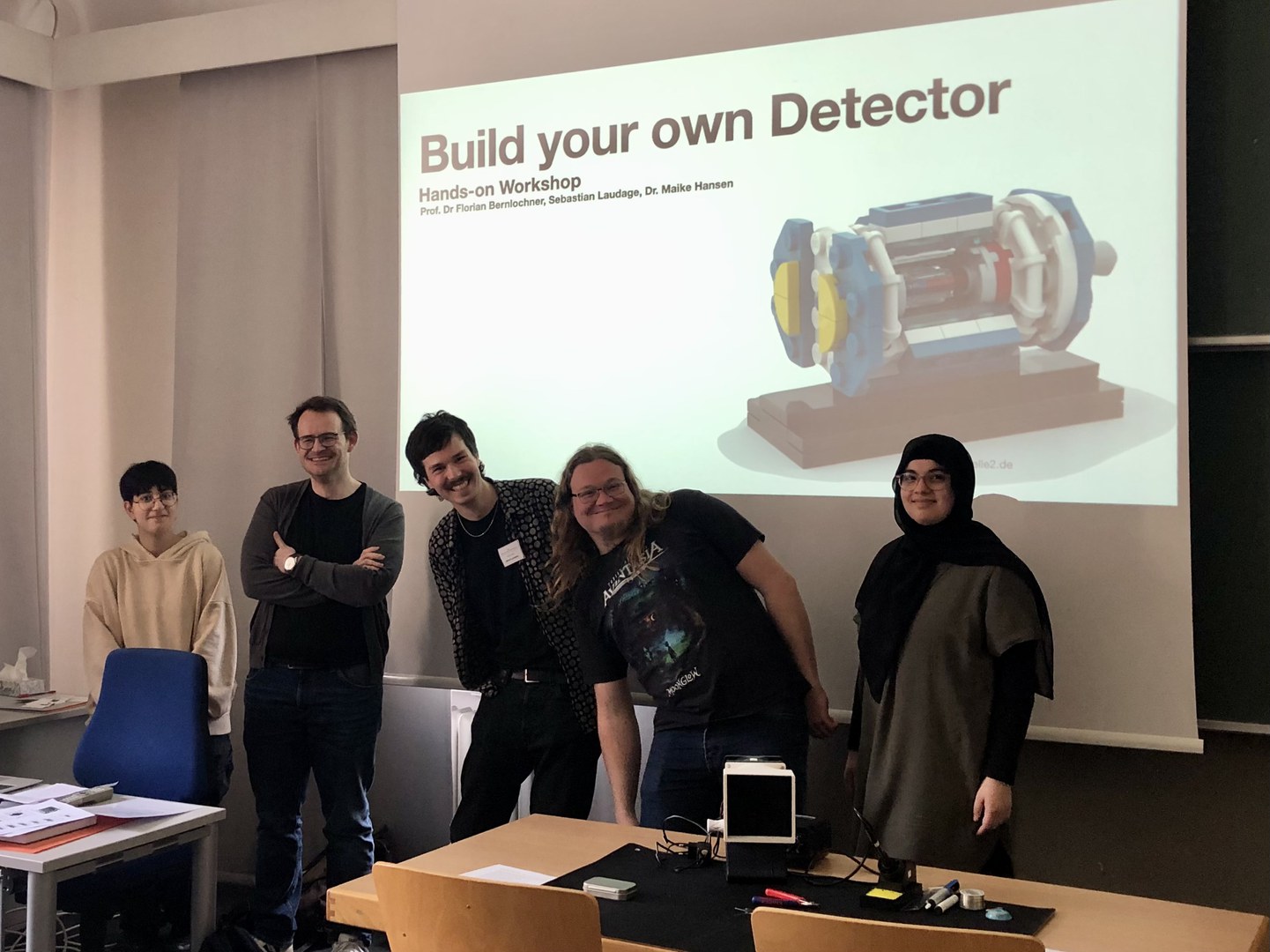 Start of the DIY detector workshop with the leaders and helpers