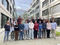 Teilnehmende und Organisator*innen der ATLAS International Masterclass 2025 im Innenhof des FTD