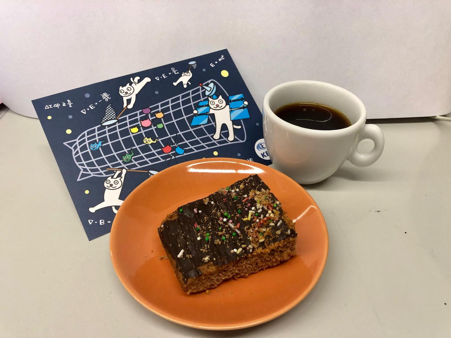 Our particle café, as always with coffee and cake