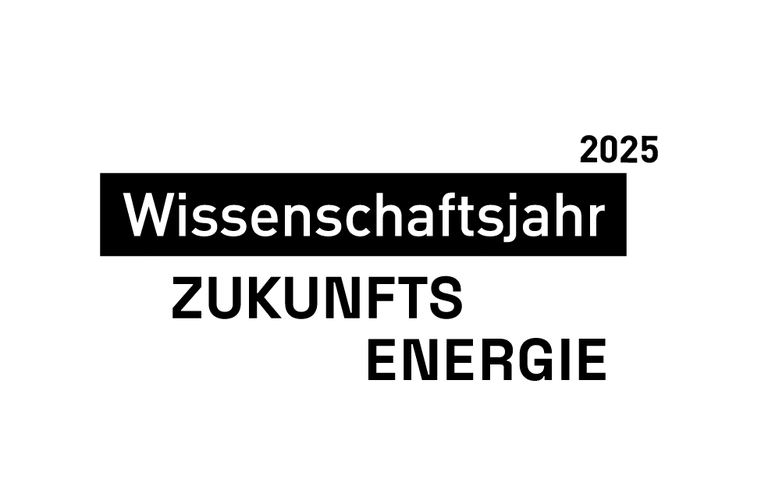 WJ25_Logo_Standard_Oberzeile_Weiss_Digital.png