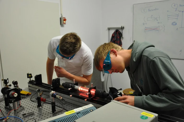 Startseite-Praktika-BSc-P4-Laser-Versuch